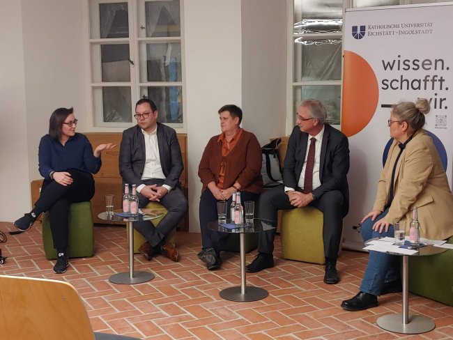 Zukunftsforum Podiumsdiskussion beim Zukunftsforum wissen.schafft.wir. 2023