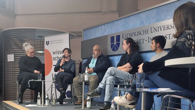 Die Podiumsgäste der Veranstaltung "wissen.schafft.wir. DIALOG" zum Thema "Integration und Migration in Eichstätt".